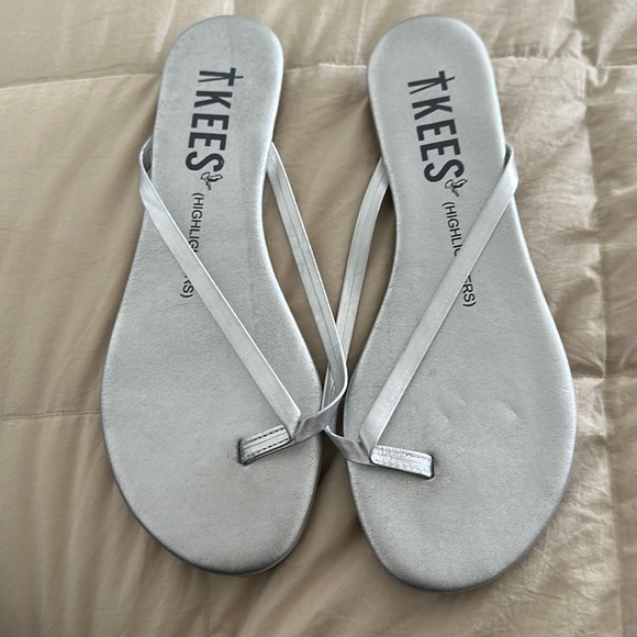 TKEES Shoes - TKees silver size 7.. never worn